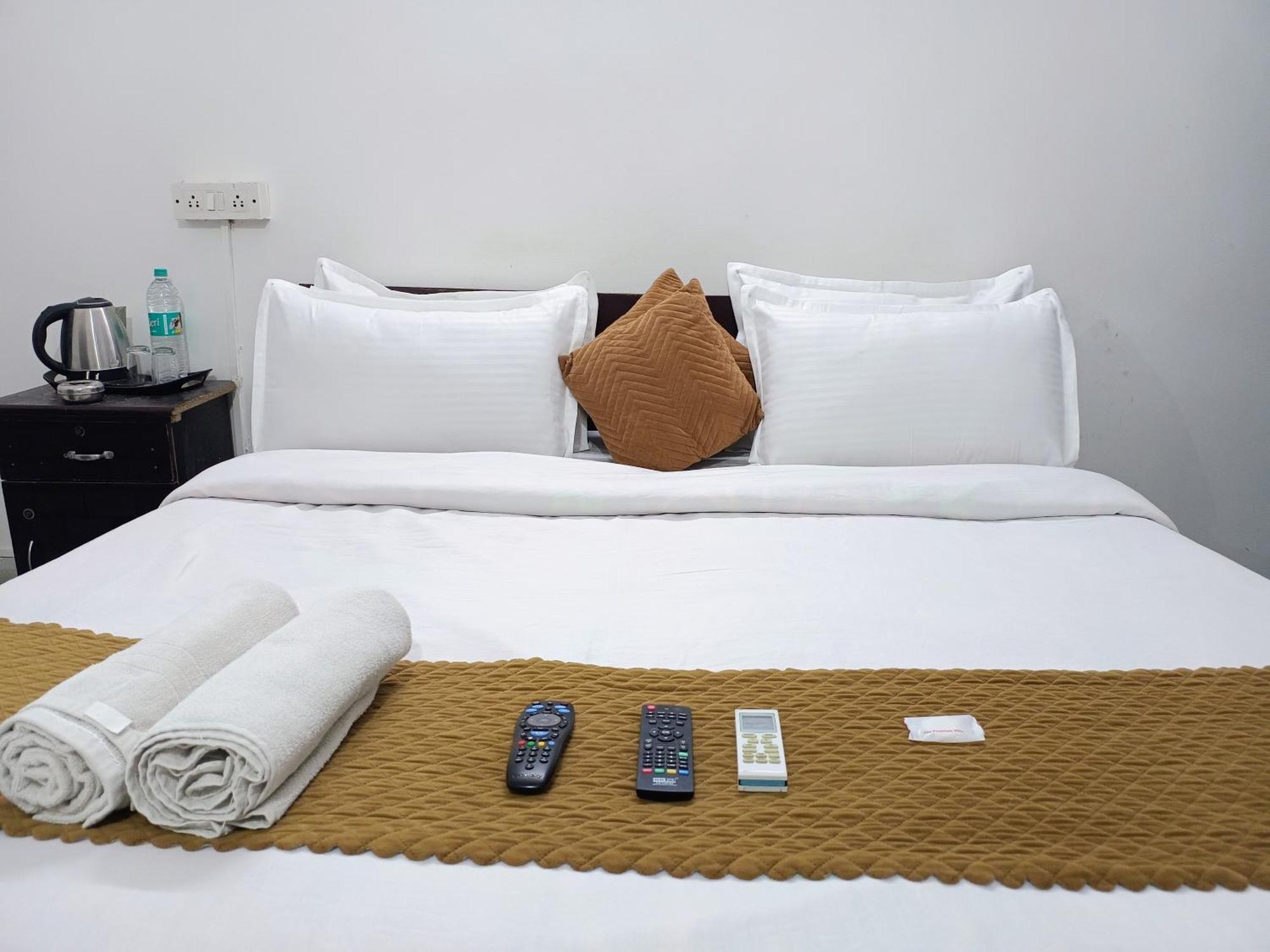 Hotel Hauz Khas Fort View ニューデリー エクステリア 写真