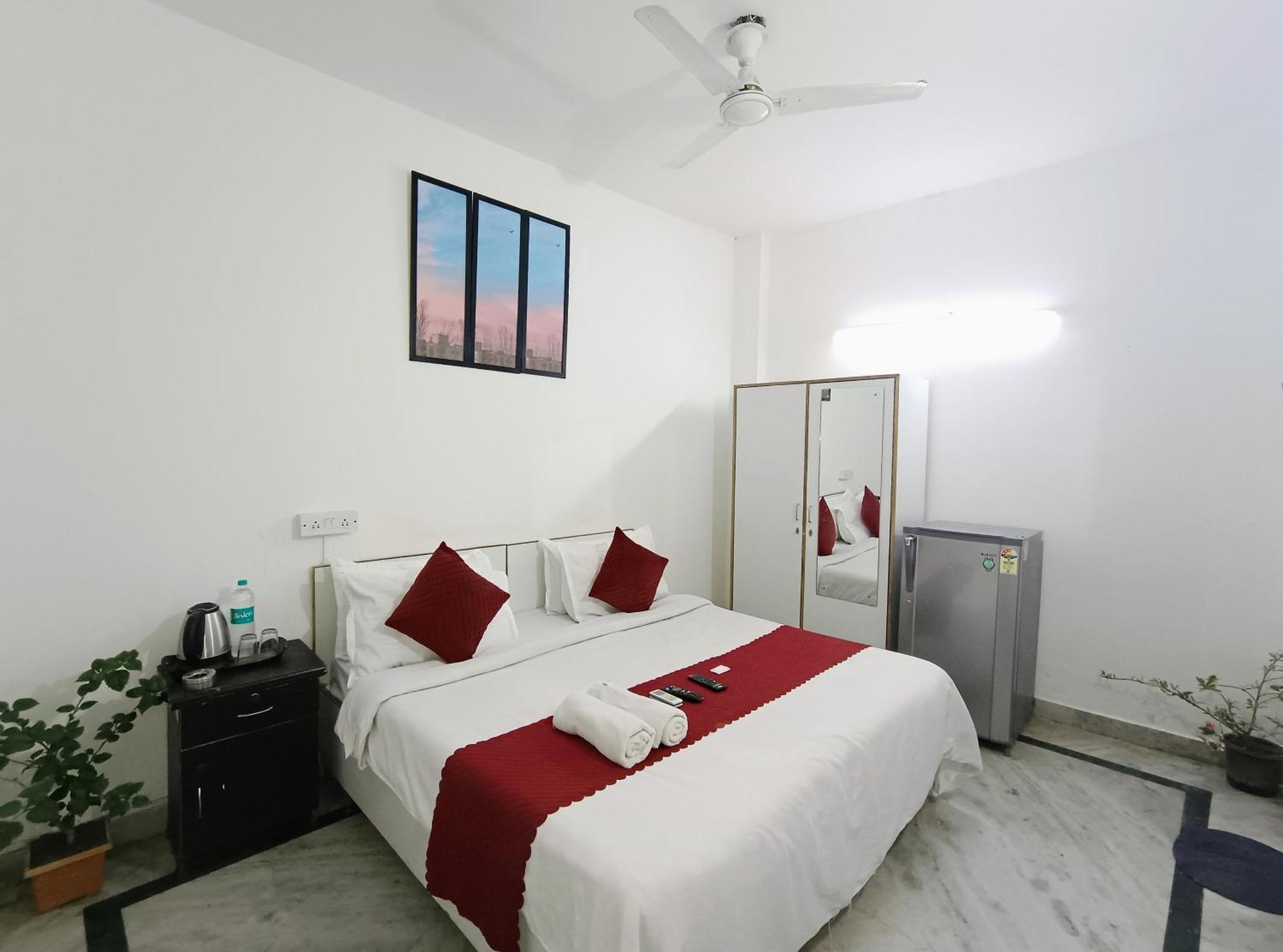 Hotel Hauz Khas Fort View ニューデリー エクステリア 写真