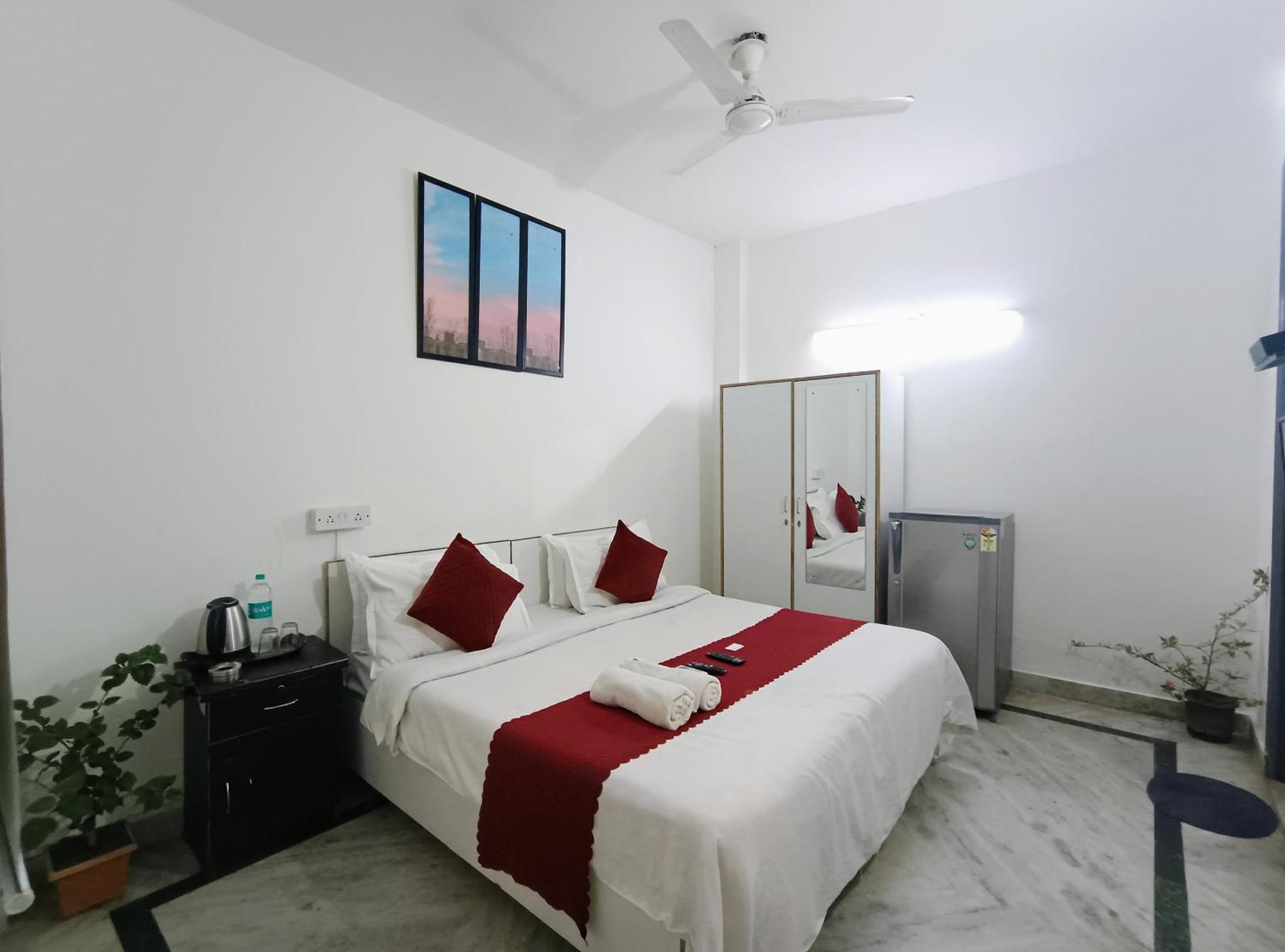 Hotel Hauz Khas Fort View ニューデリー エクステリア 写真