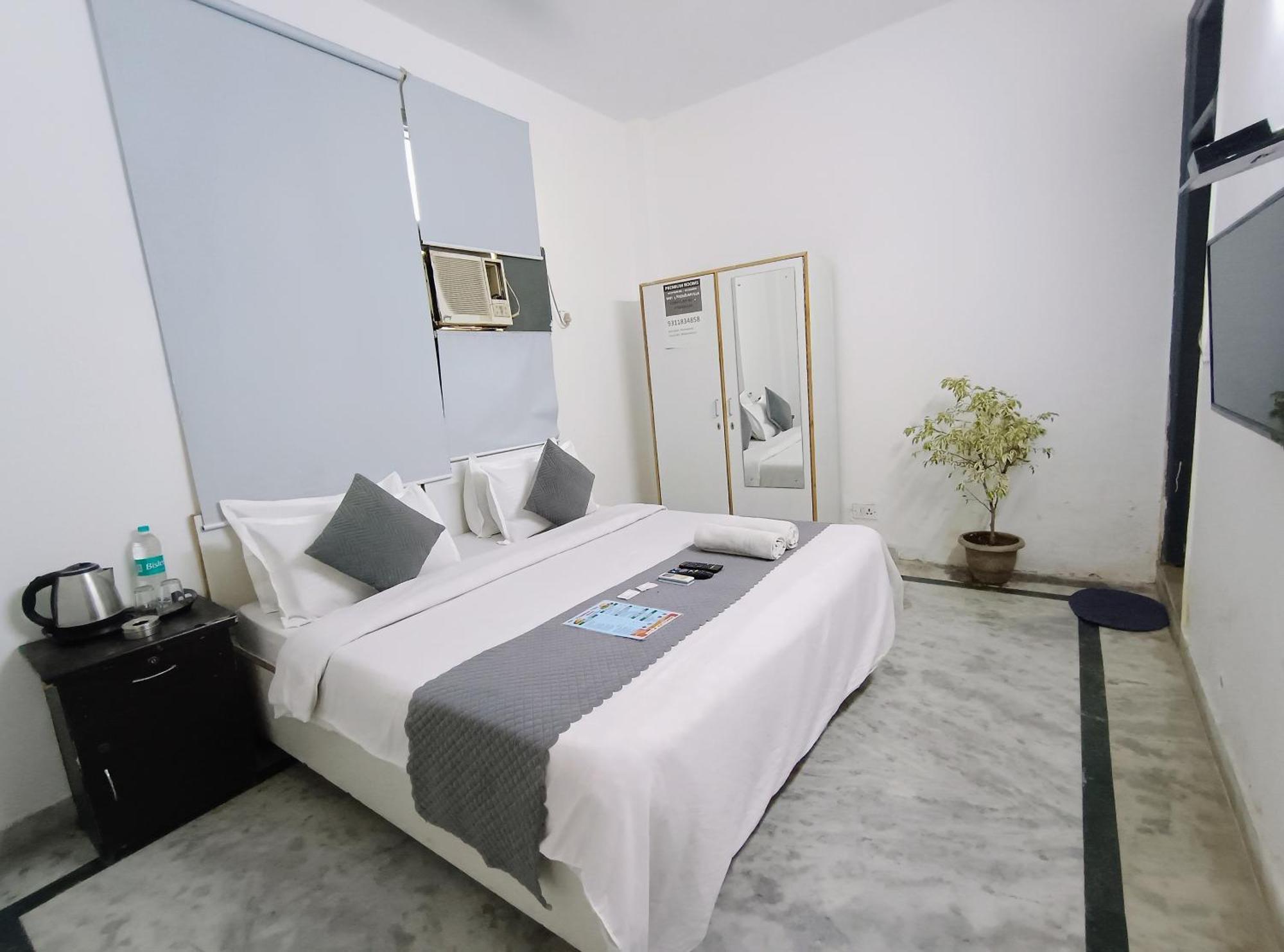Hotel Hauz Khas Fort View ニューデリー エクステリア 写真