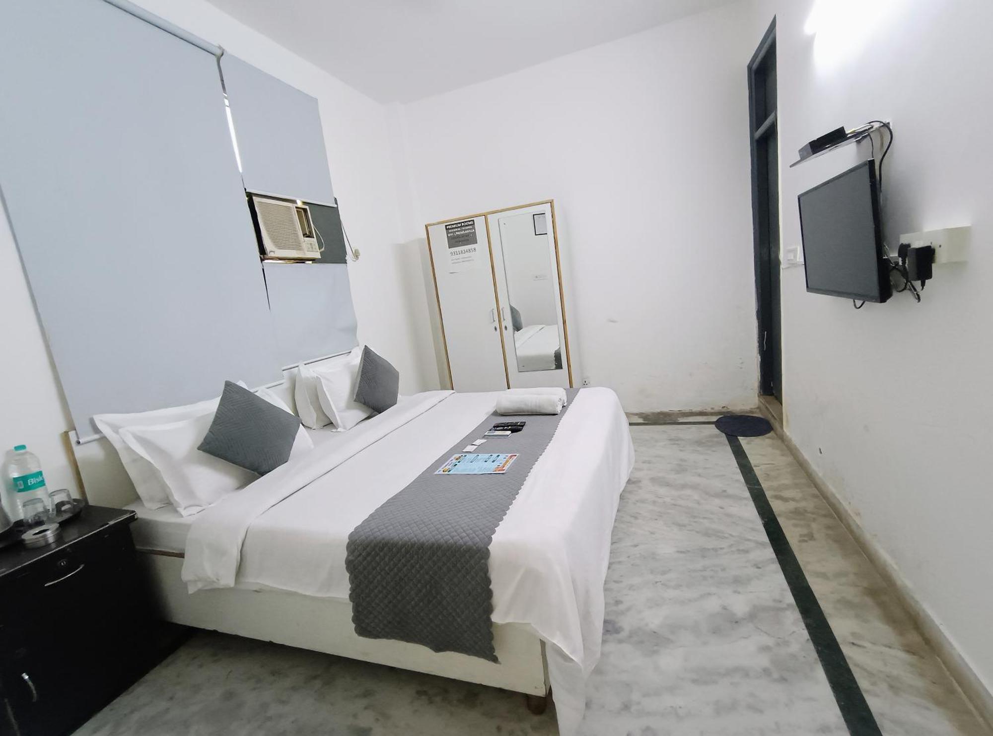 Hotel Hauz Khas Fort View ニューデリー エクステリア 写真