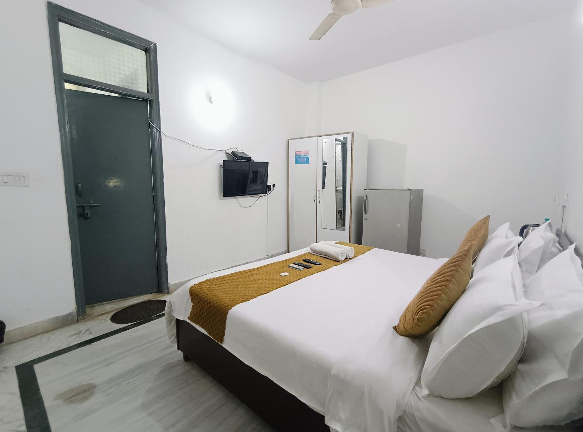 Hotel Hauz Khas Fort View ニューデリー エクステリア 写真