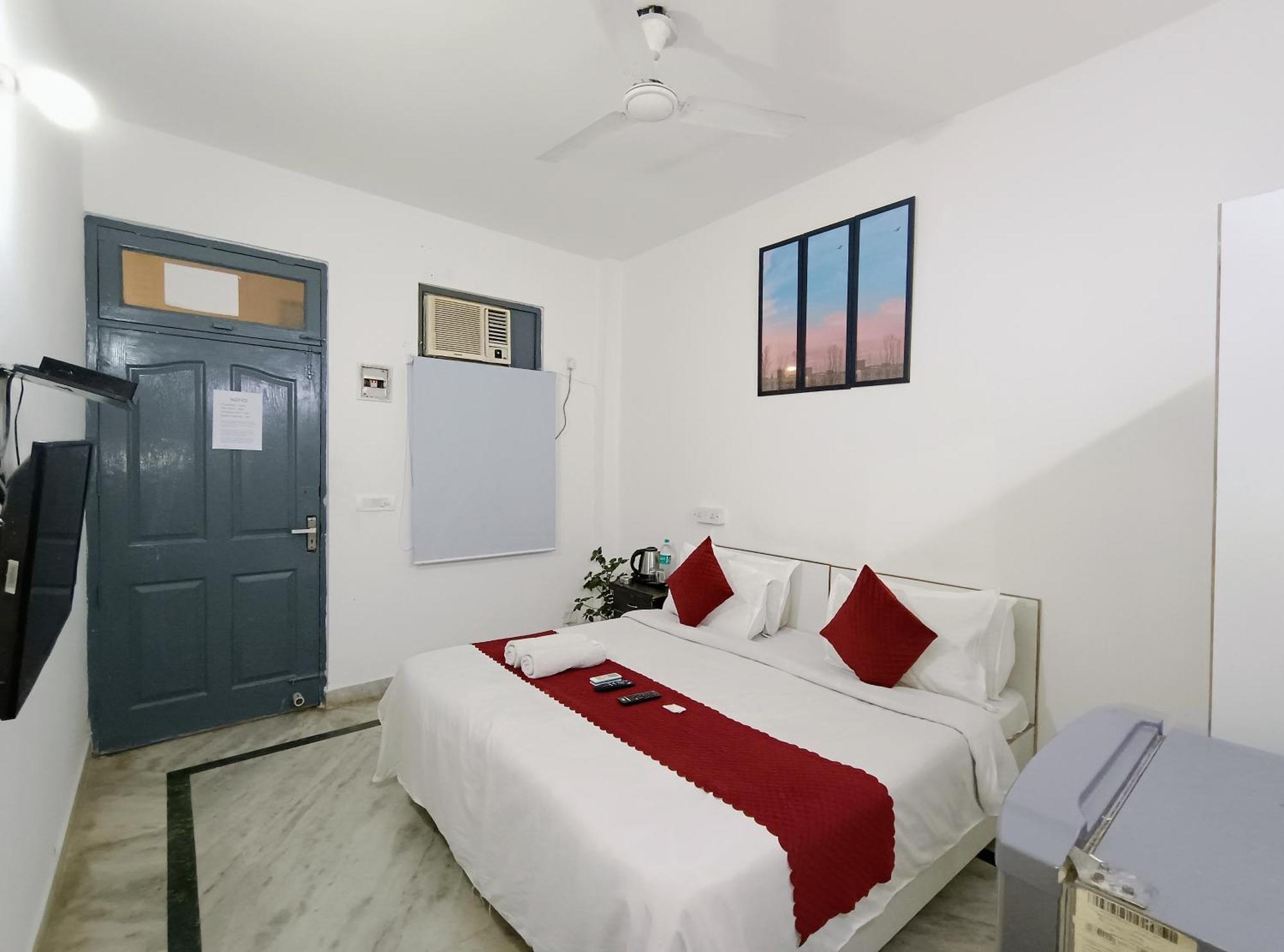 Hotel Hauz Khas Fort View ニューデリー エクステリア 写真