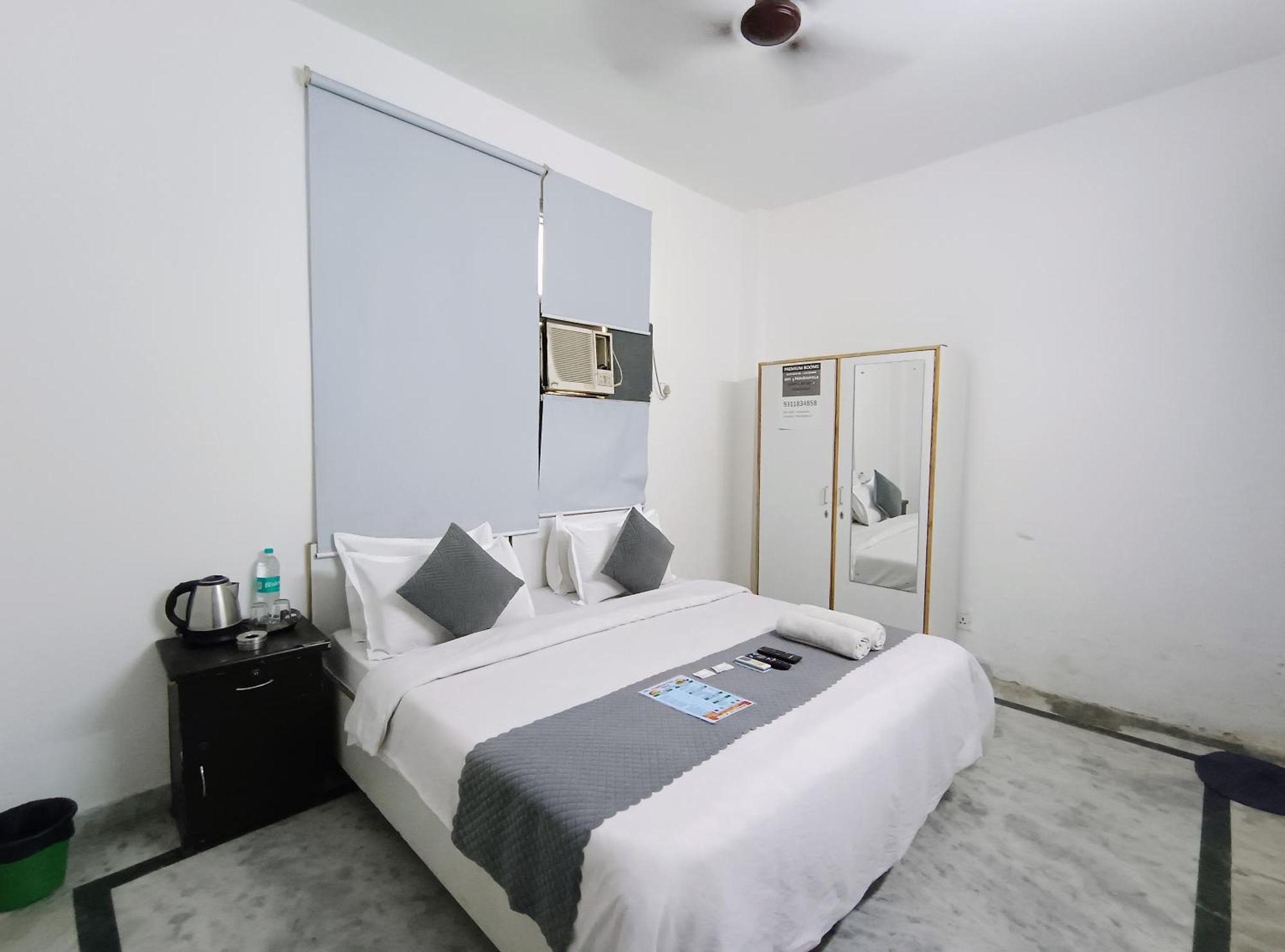 Hotel Hauz Khas Fort View ニューデリー エクステリア 写真