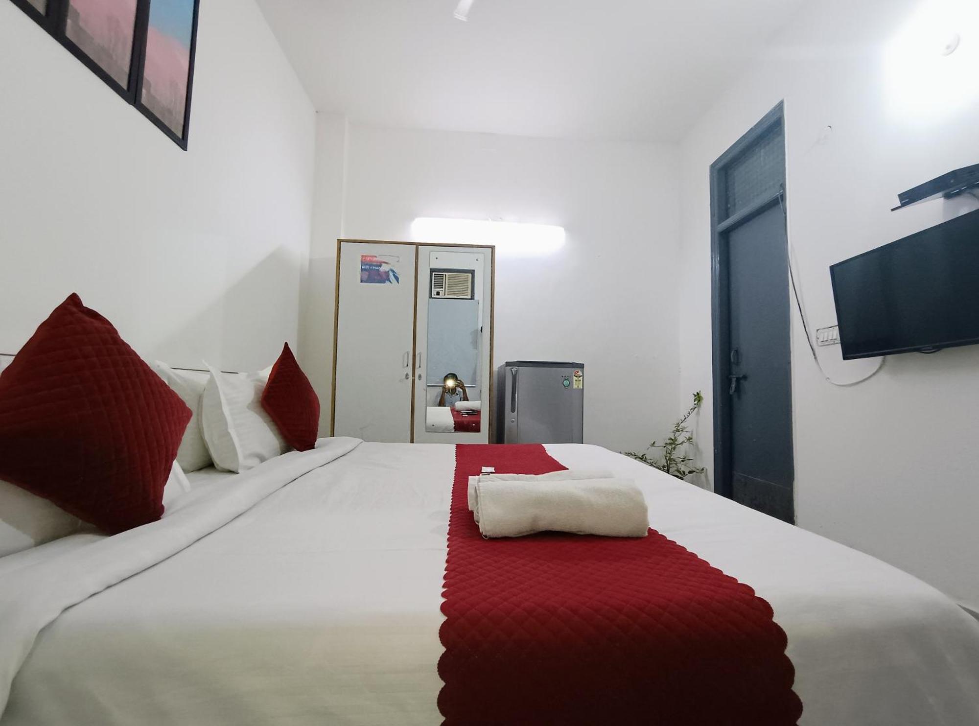 Hotel Hauz Khas Fort View ニューデリー エクステリア 写真