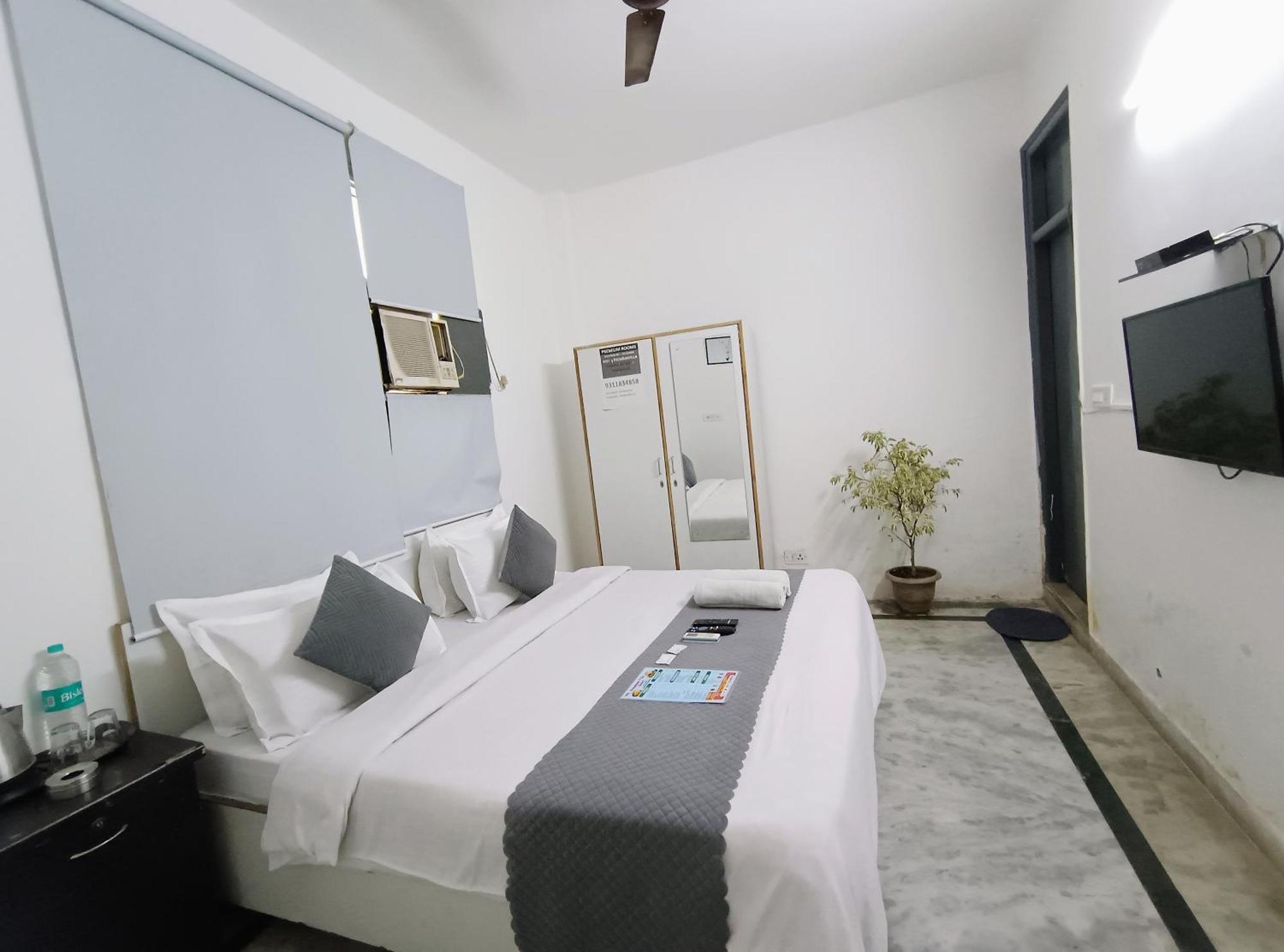 Hotel Hauz Khas Fort View ニューデリー エクステリア 写真
