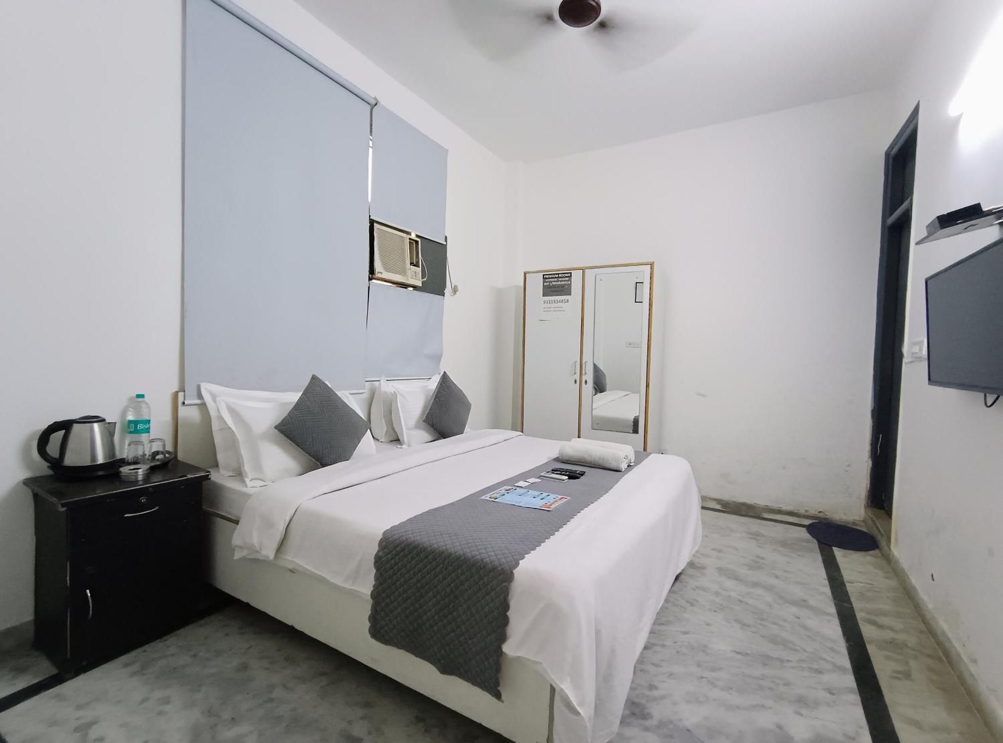 Hotel Hauz Khas Fort View ニューデリー エクステリア 写真