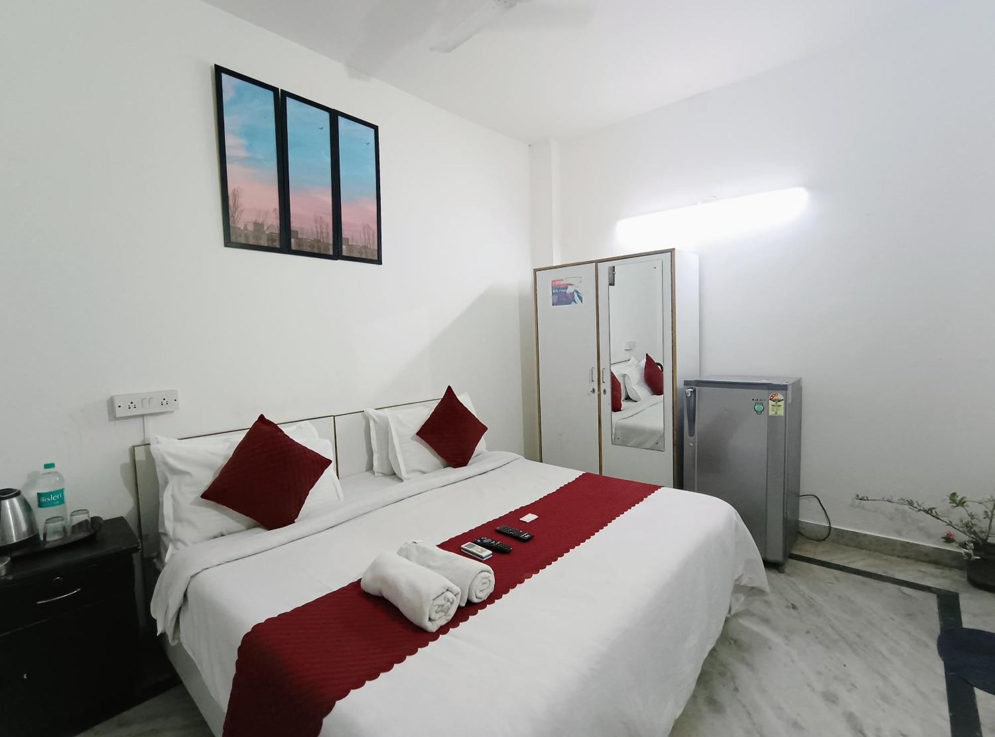 Hotel Hauz Khas Fort View ニューデリー エクステリア 写真