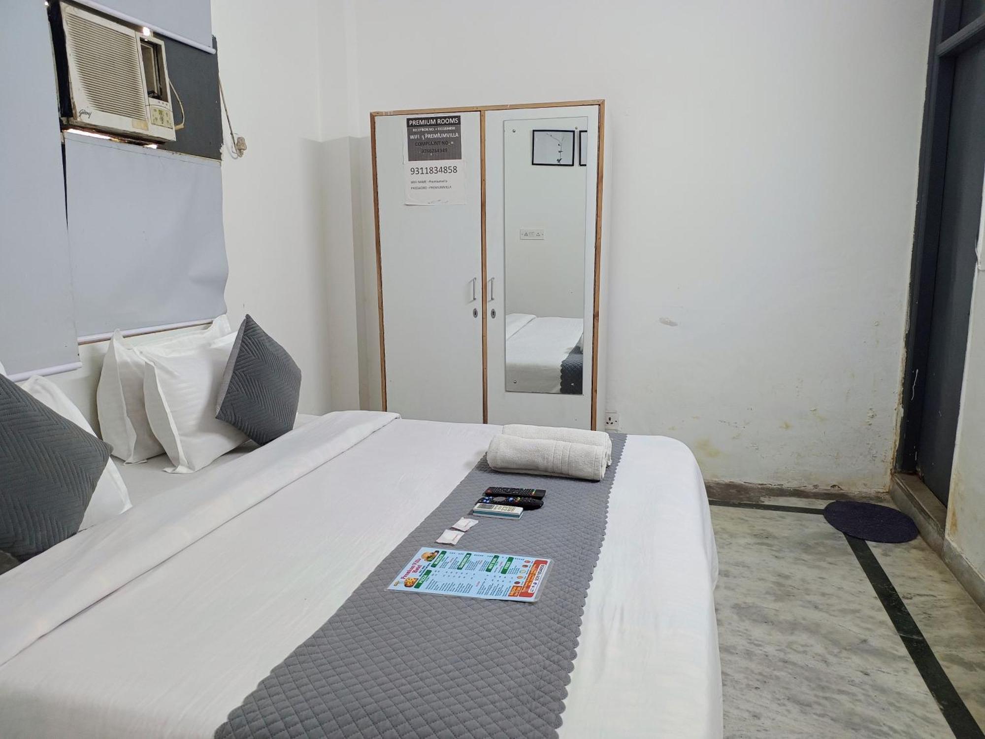 Hotel Hauz Khas Fort View ニューデリー エクステリア 写真