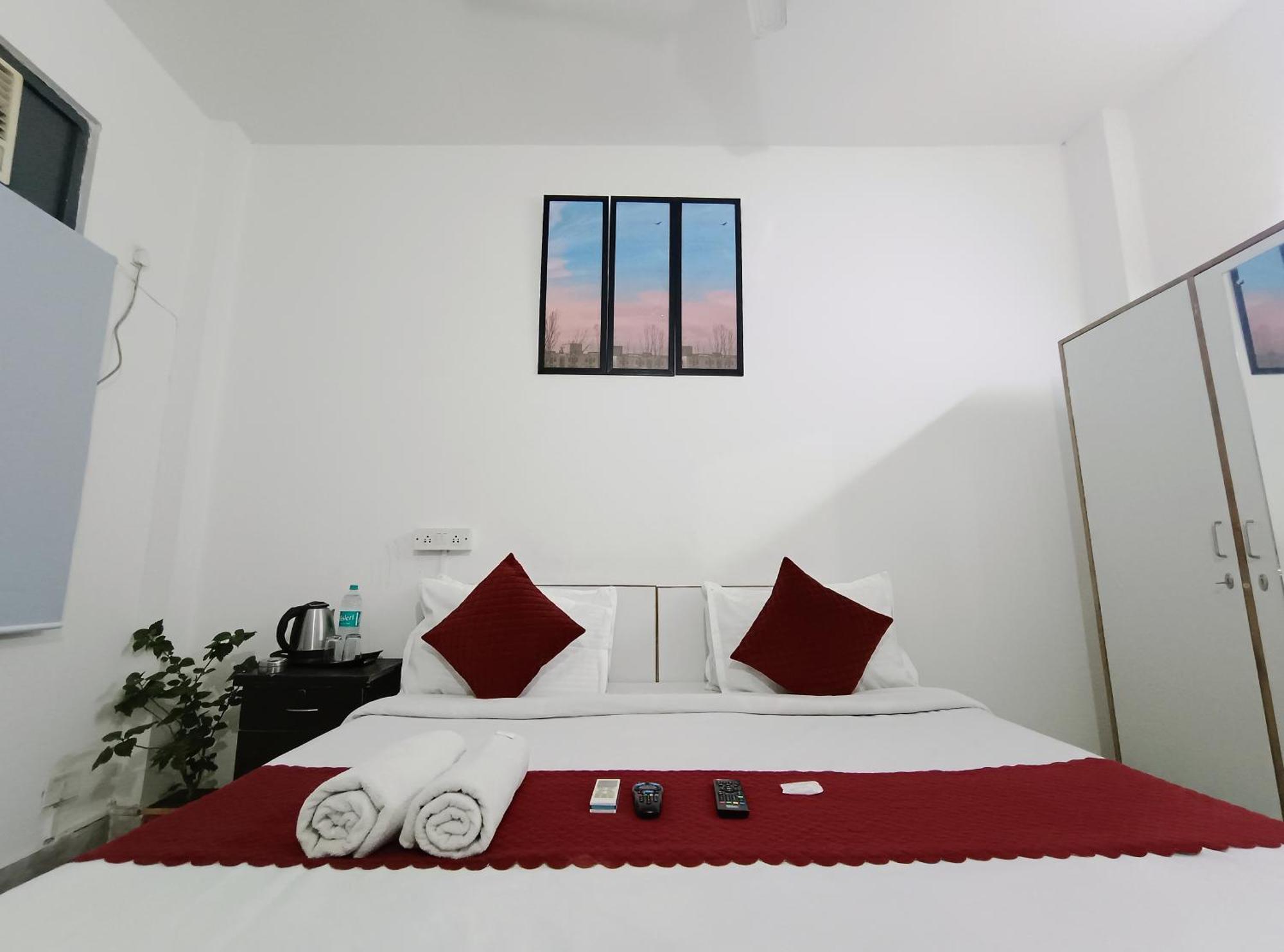 Hotel Hauz Khas Fort View ニューデリー エクステリア 写真