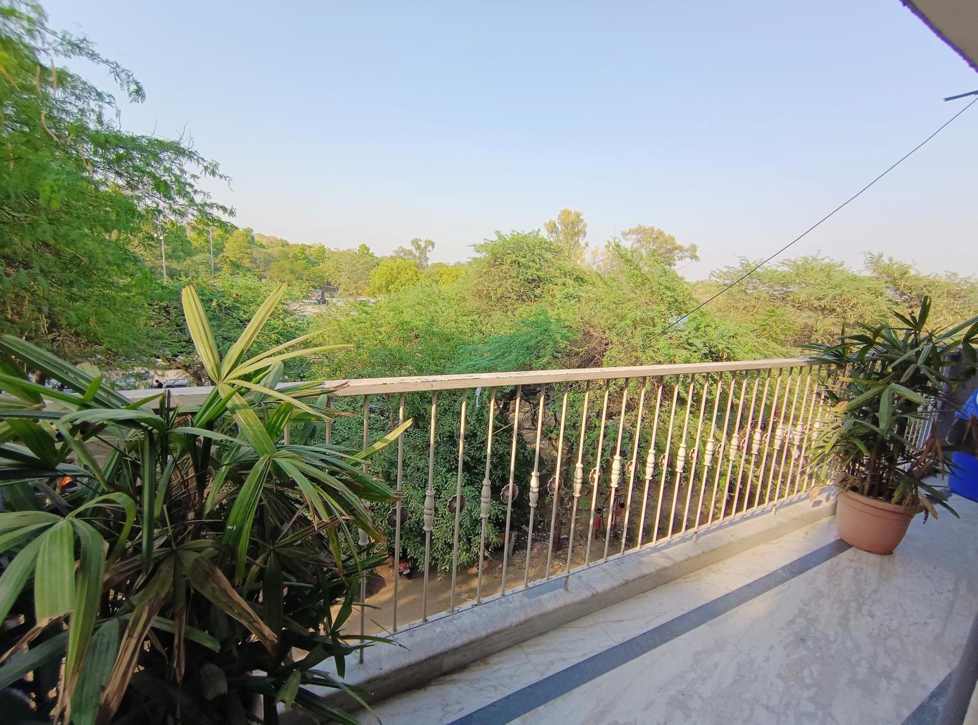 Hotel Hauz Khas Fort View ニューデリー エクステリア 写真