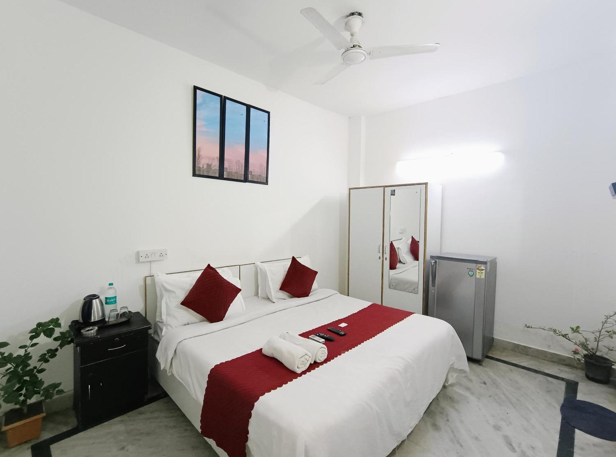Hotel Hauz Khas Fort View ニューデリー エクステリア 写真