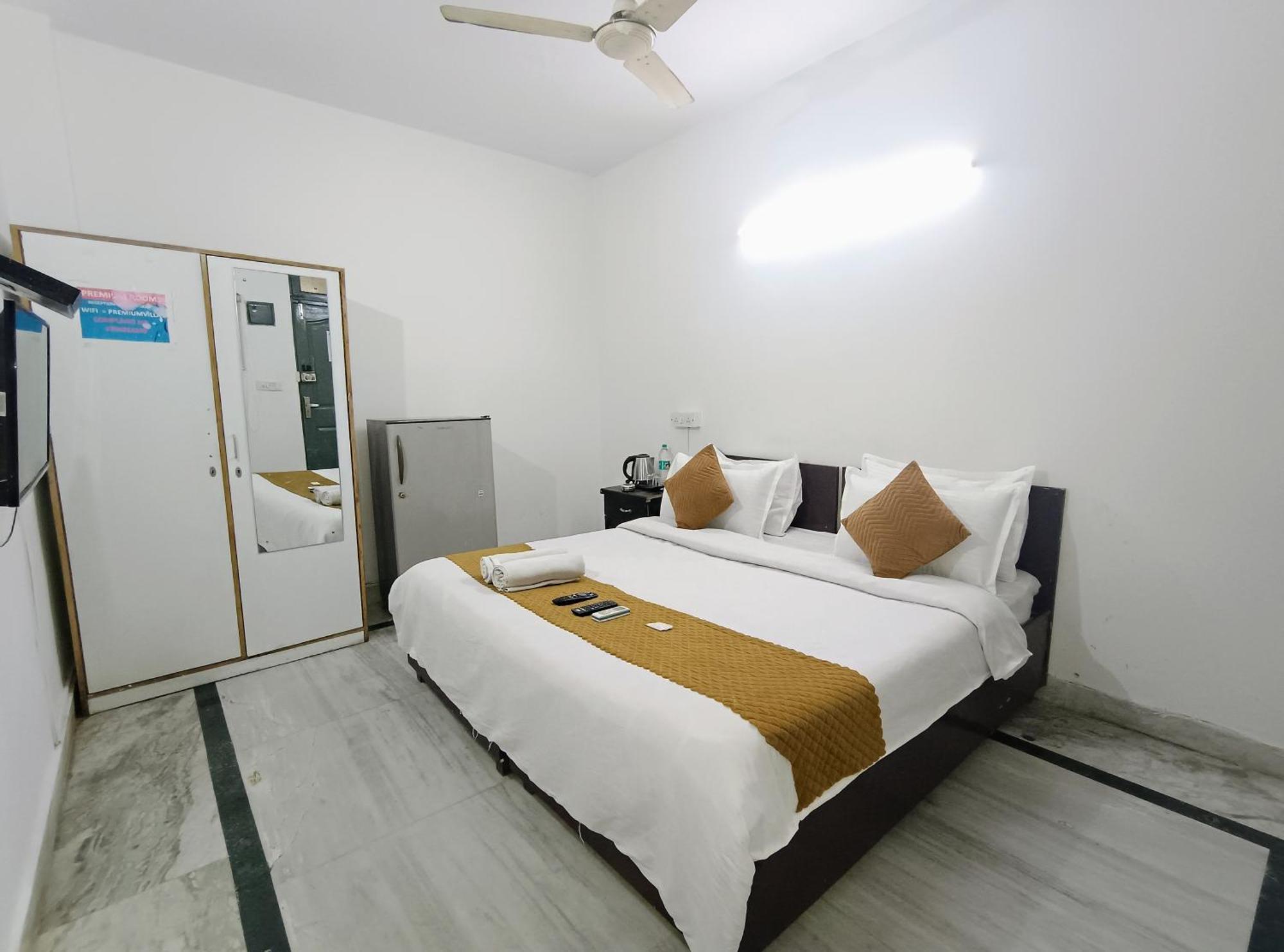Hotel Hauz Khas Fort View ニューデリー エクステリア 写真